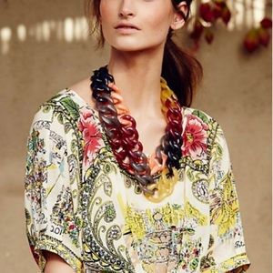 NEVER WORN ANTHROPOLOGIE RESIN NECKLACE